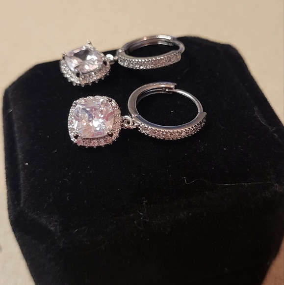 Sparkly dainty silver plated earrings - Picture 3 of 3